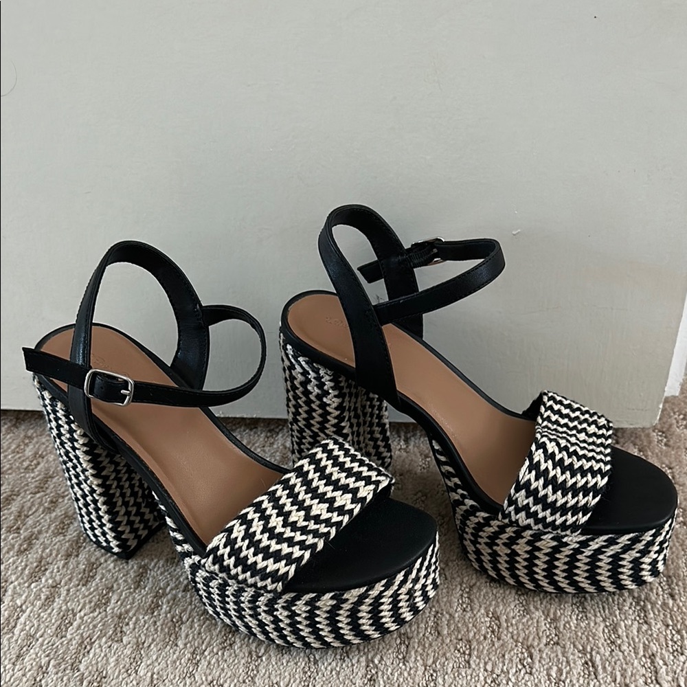 New Stylish Black and White Platform Sandals